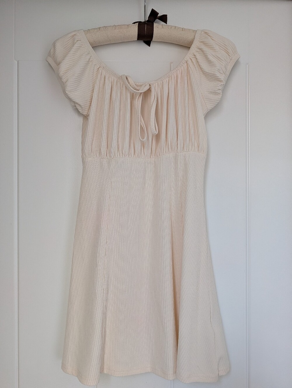 Franchescar's Cream Short Sleeve Summer Dress with Tie Neck